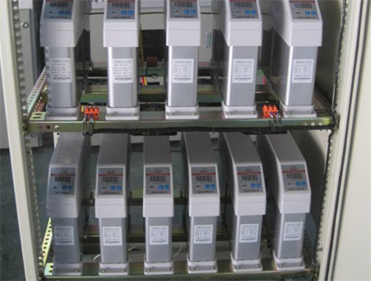 低壓開關(guān)柜內(nèi)電容器安全運(yùn)行的電流、電壓和溫度有什么要求